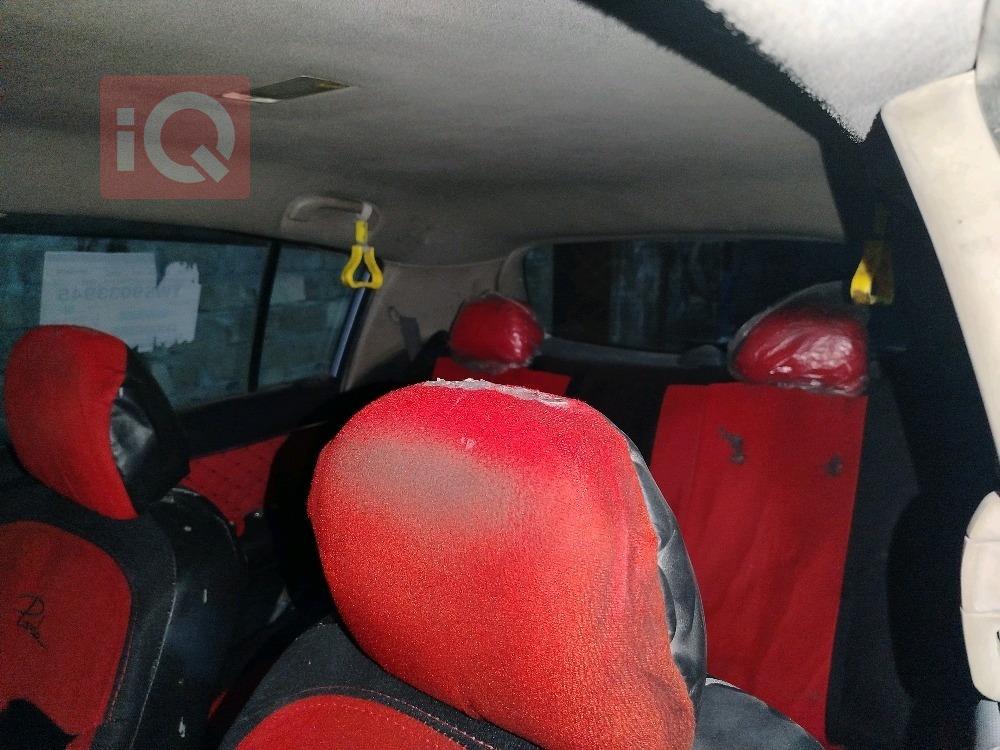 نيسان فيرسا